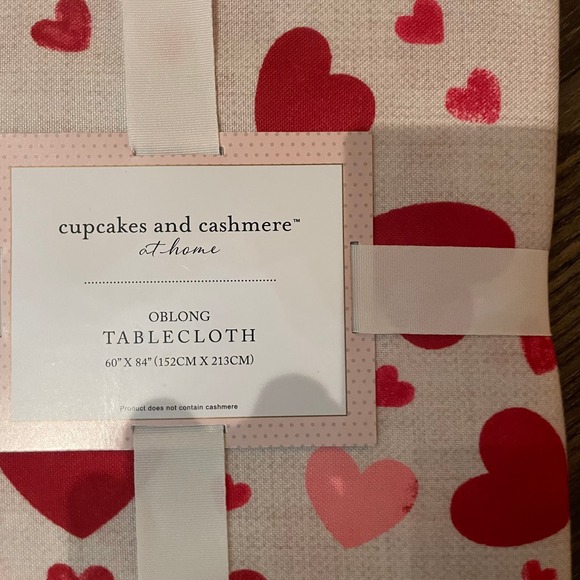 NEW Cupcakes and Cashmere VALENTINE RED & PINK Hearts Oblong Tablecloth 60x 84 - Picture 4 of 4